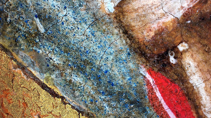 Photomicrograph of a portable triptych by Lippo di Benivieni, showing gold ground and coarse lapis blue pigment particles